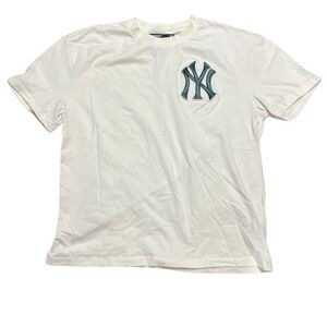 Y2K New York Yankees Embroidered Tee – Size Medium – Vintage MLB Style